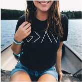 AVANI - Le T-Shirt Géométrique Essentiel